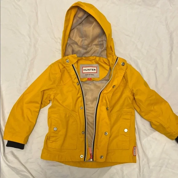 Hunter Yellow Raincoat with Hood and Water-Resistant Fabric - Picture 4 of 4